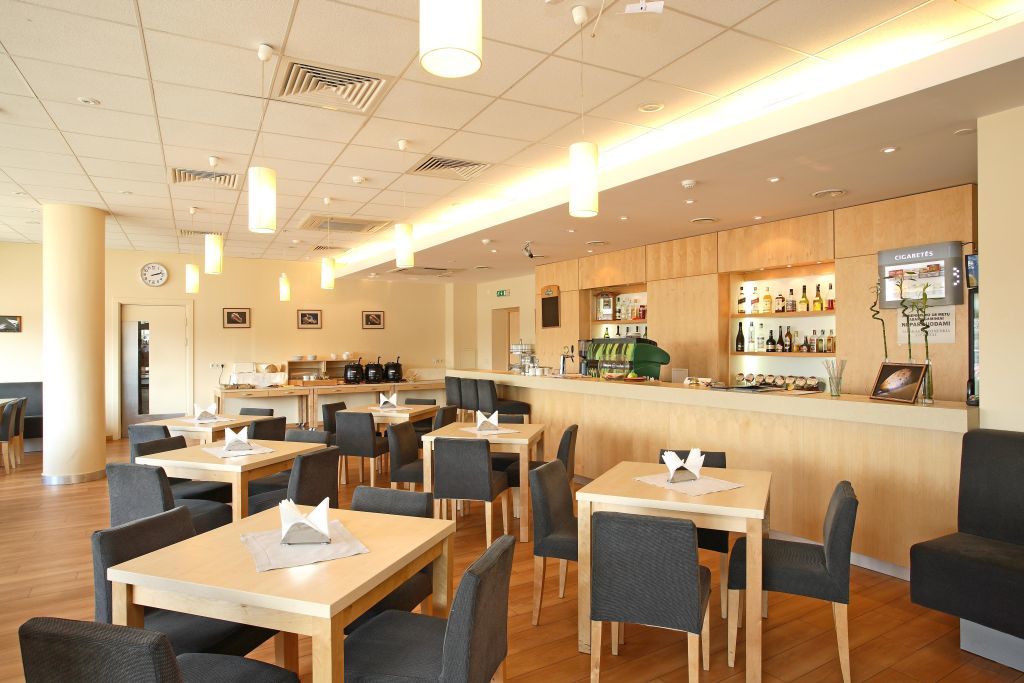 Green Park Hotel Κλαϊπέντα Εστιατόριο φωτογραφία
